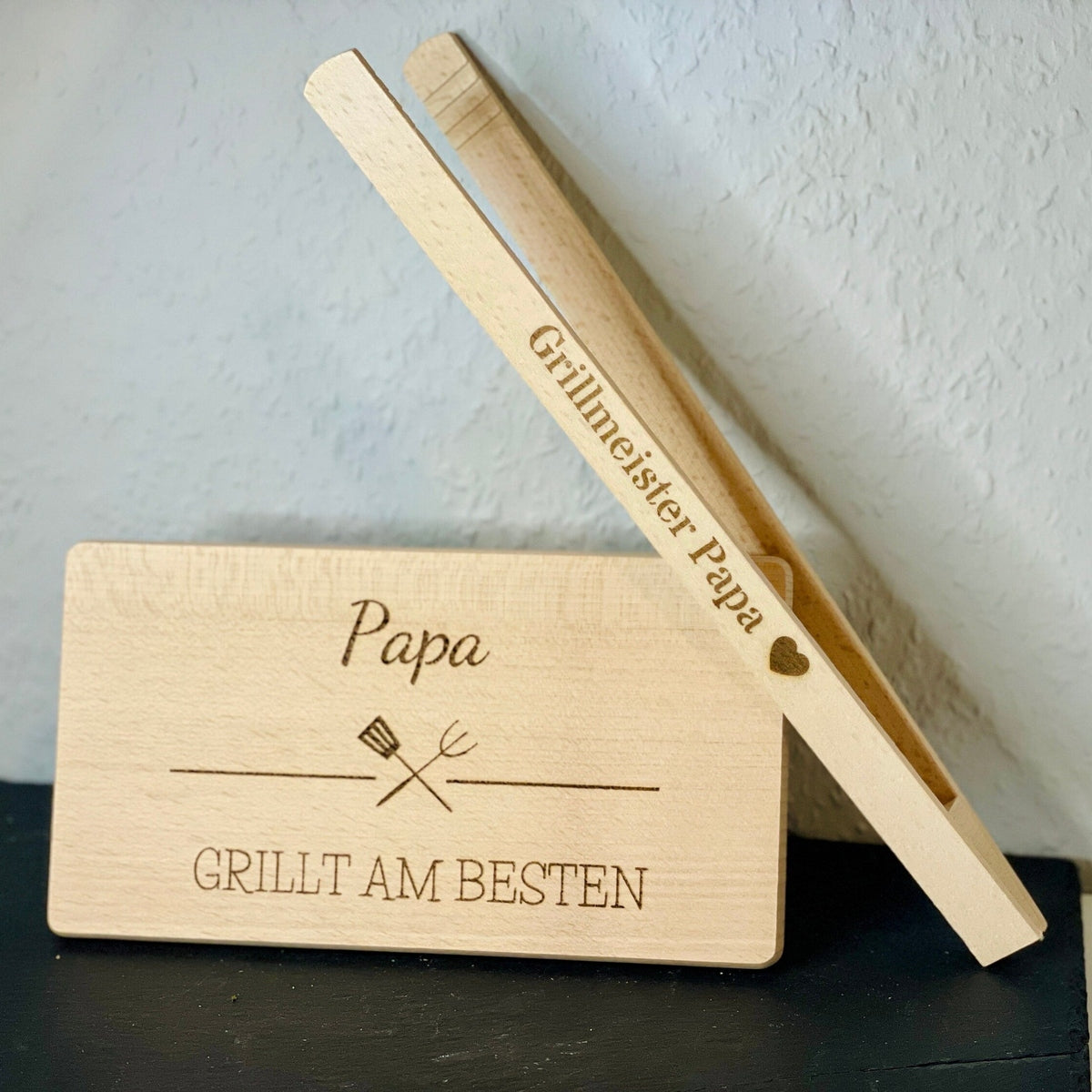 Personalisierte Grillzange mit Gravur – Das perfekte Geschenk für Papa, Opa und den Grillmeister grillzange Das Glückswerk