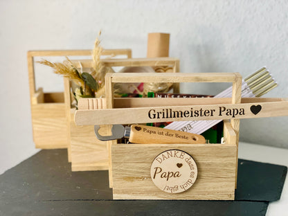 geschenkkorb aus holz geburtstag  Individuelles Geschenk individualisiert personalisiert günstig preiswert lustig witzig
Gravur holz Kerze Raysin Filz Leder Handmade
Geldgeschenk Geburtstagsgeschenk
Mitbringsel Kleinigkeit Geschenkkarte