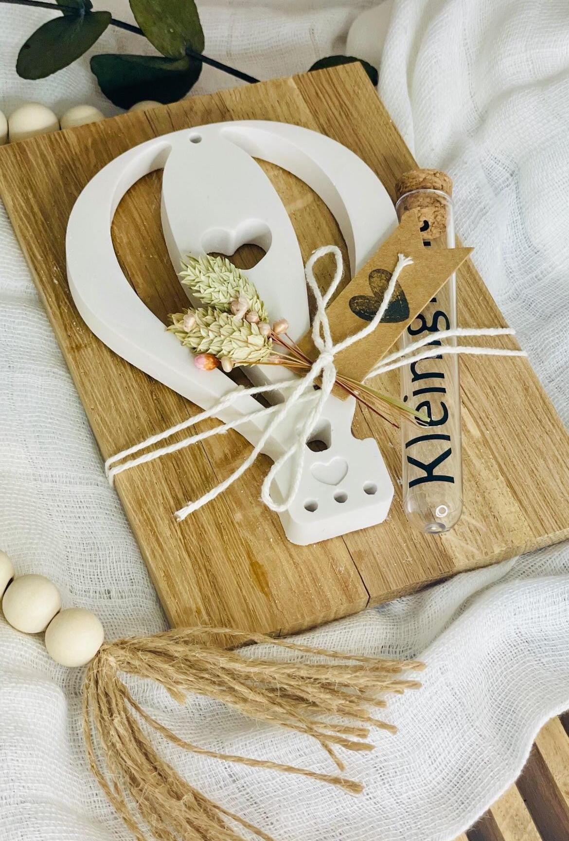 Geschenkkarte Ballon aus Holz, weißer Gießmasse und Reagenzglas Röhrchen als Geldgeschenk Das Glückswerk