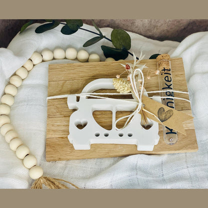 Geschenkkarte Auto aus Holz, weißer Gießmasse und Reagenzglas Röhrchen als Geldgeschenk Geschenkkarte Das Glückswerk