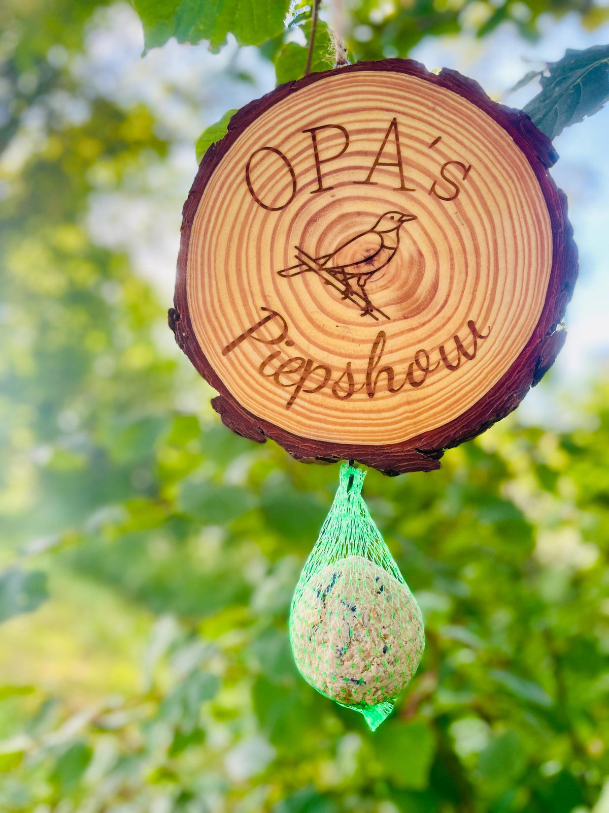 Baumscheibe Gravur Vogelfutterstation, Holz mit Meisenknödelhalter, 16-17 cm, DasGlueckswerk, Personalisierte Geschenk, Bird Feeders, 