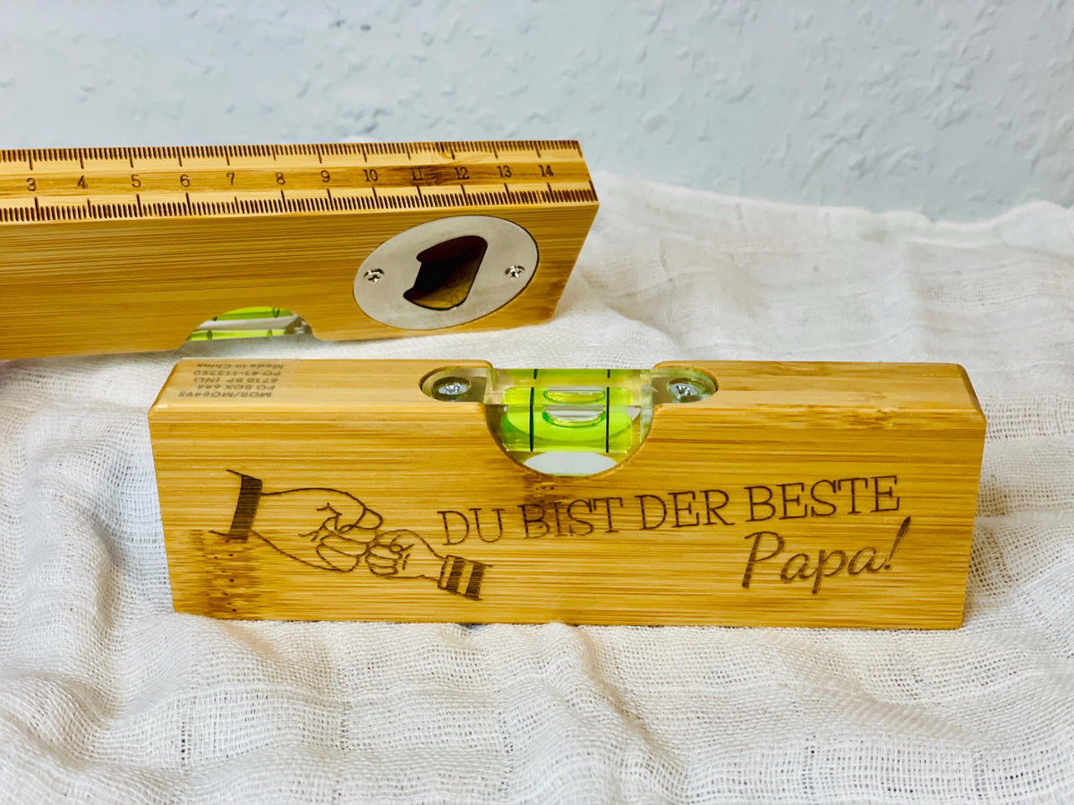 Wasserwaage Holz mit Flaschenöffner, Zentimetermaß, Geschenk für Papa und Heimwerker, DasGlueckswerk, Dekoration, Tools, holz