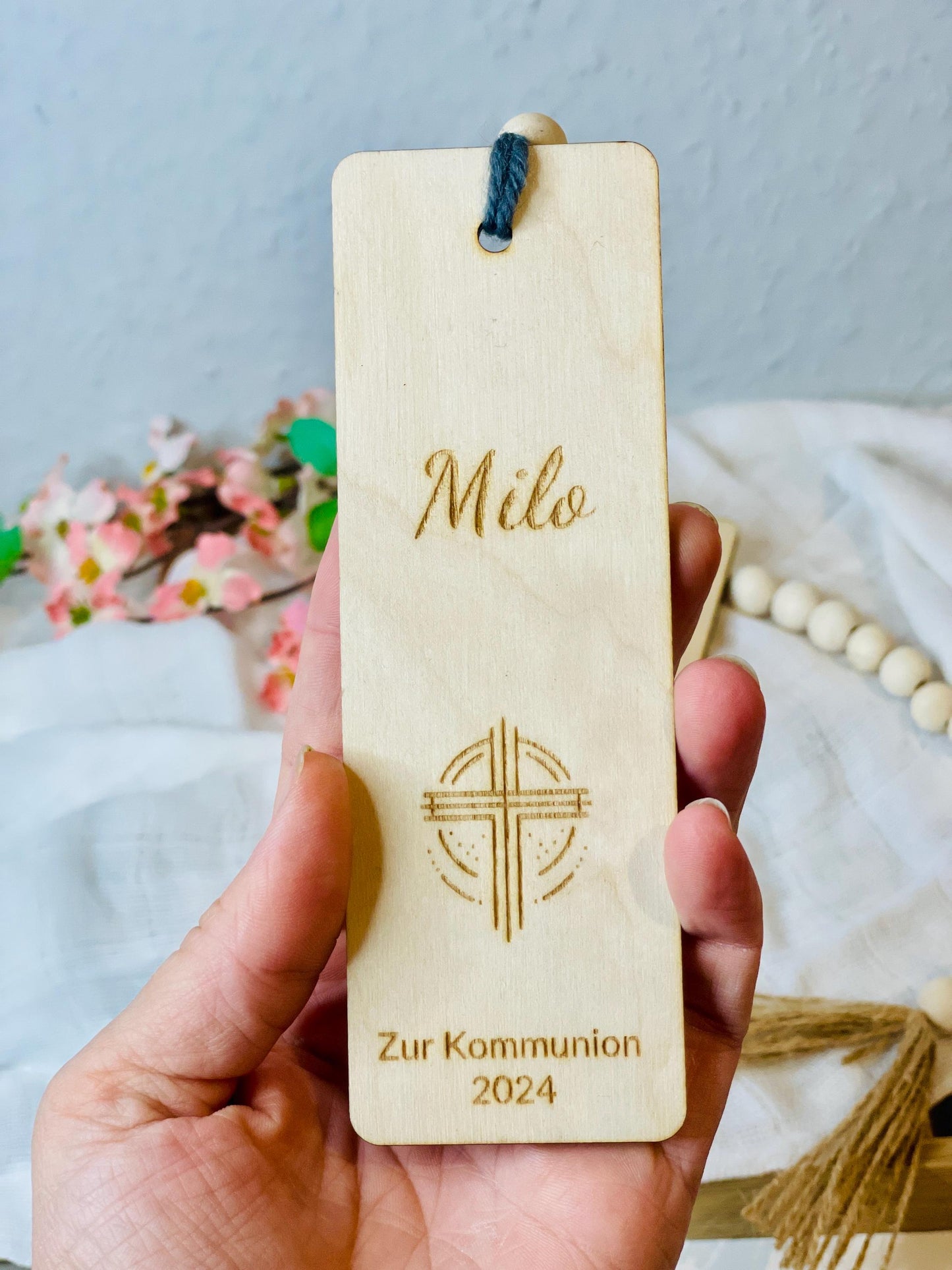 Lesezeichen aus Holz, personalisiertes Lesezeichen, Lesezeichen Kommunion, Lesezeichen Taufe, Holz Lesezeichen mit Gravur, Kommunion Geschenk, Taufe Geschenk, Holzperlen Lesezeichen, Lesezeichen mit Band, Lesezeichen mit Gravur, religiöses Geschenk,