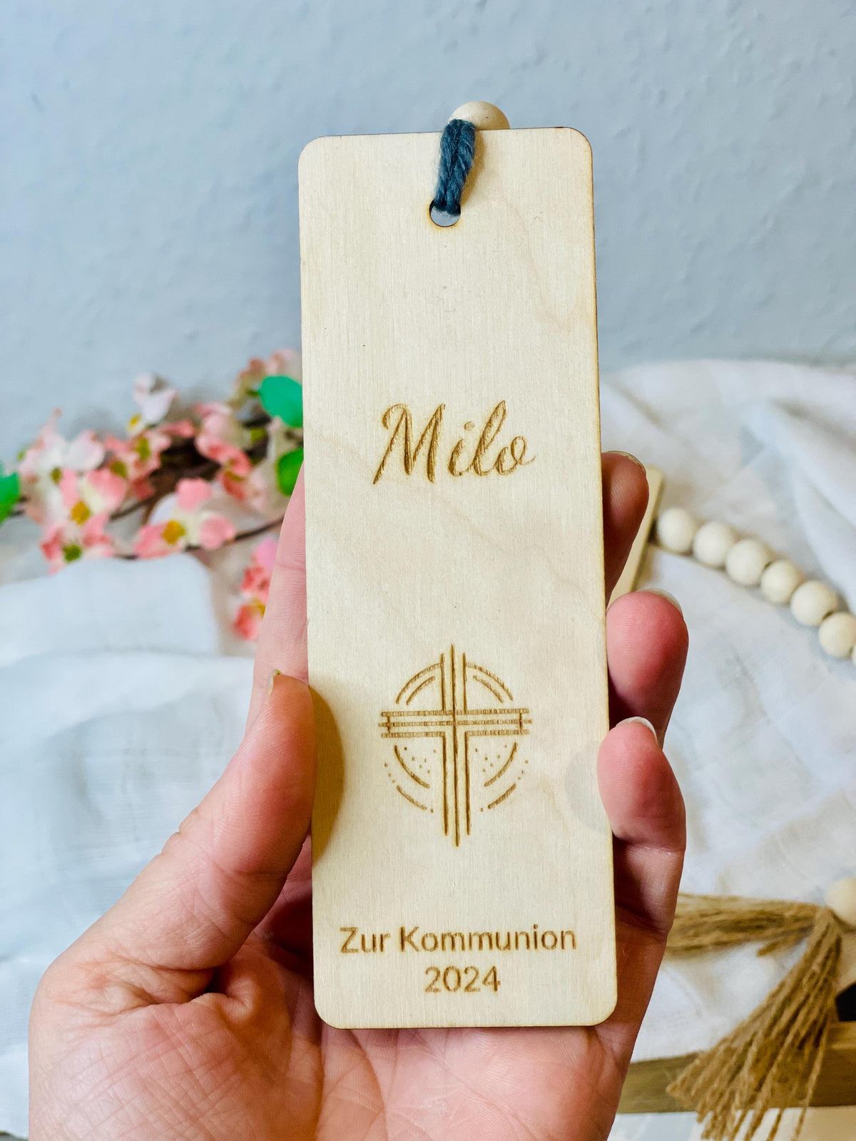 Lesezeichen aus Holz, personalisiertes Lesezeichen, Lesezeichen Kommunion, Lesezeichen Taufe, Holz Lesezeichen mit Gravur, Kommunion Geschenk, Taufe Geschenk, Holzperlen Lesezeichen, Lesezeichen mit Band, Lesezeichen mit Gravur, religiöses Geschenk,