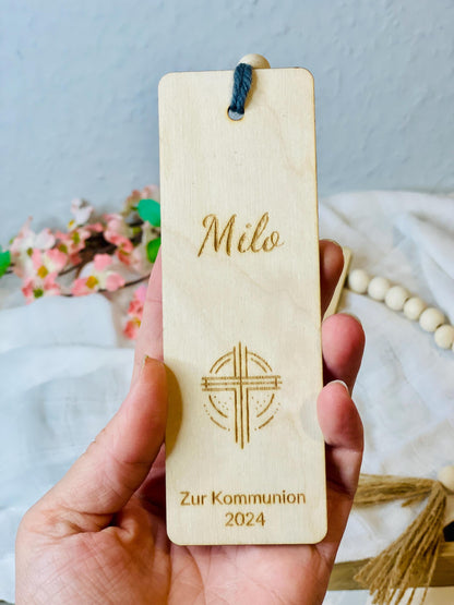 Lesezeichen aus Holz, personalisiertes Lesezeichen, Lesezeichen Kommunion, Lesezeichen Taufe, Holz Lesezeichen mit Gravur, Kommunion Geschenk, Taufe Geschenk, Holzperlen Lesezeichen, Lesezeichen mit Band, Lesezeichen mit Gravur, religiöses Geschenk,