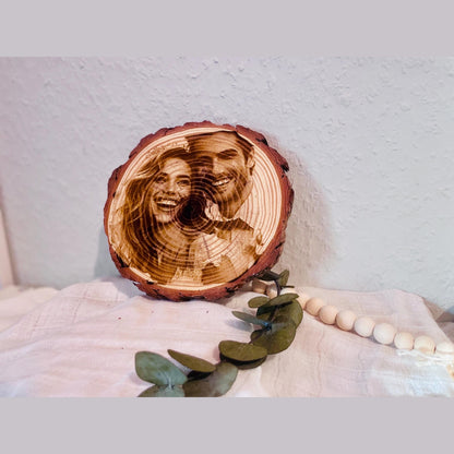 Baumscheibe mit Fotogravur 16cm Aufsteller Das Glückswerk