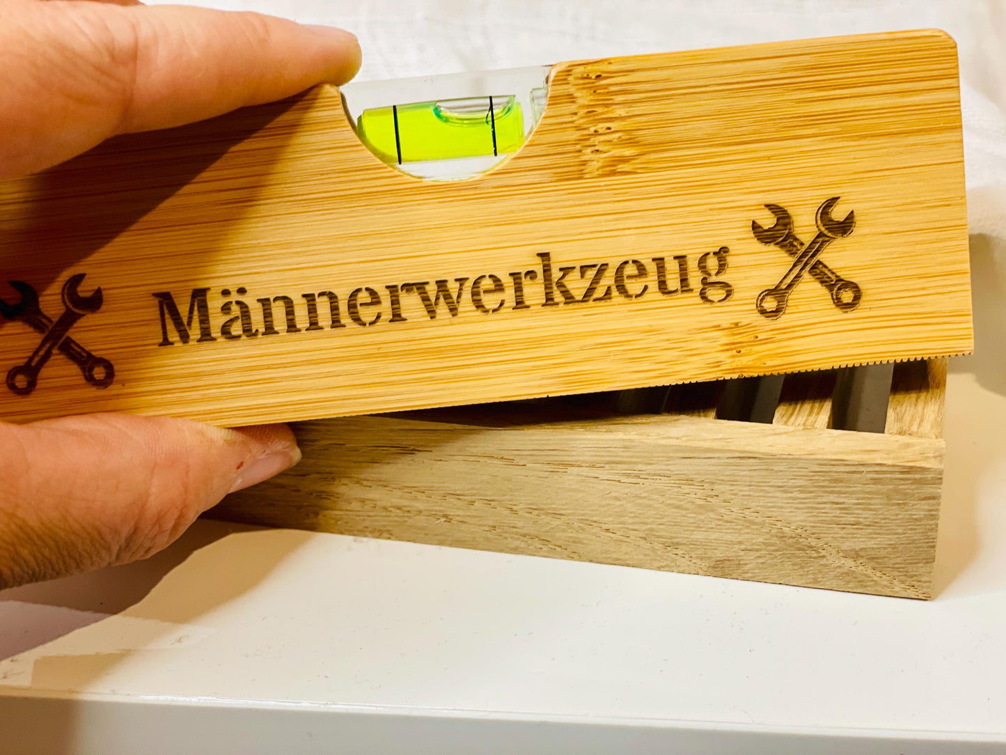 Wasserwaage Holz mit Flaschenöffner, Zentimetermaß, Geschenk für Papa und Heimwerker, DasGlueckswerk, Dekoration, Tools, holz