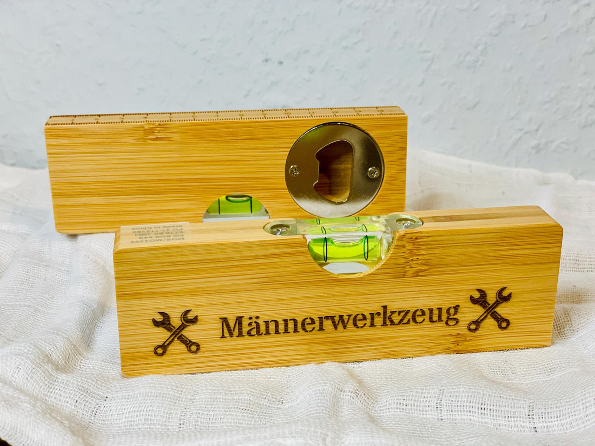 Wasserwaage Holz mit Flaschenöffner, Größenvergleich, Das Glückswerk