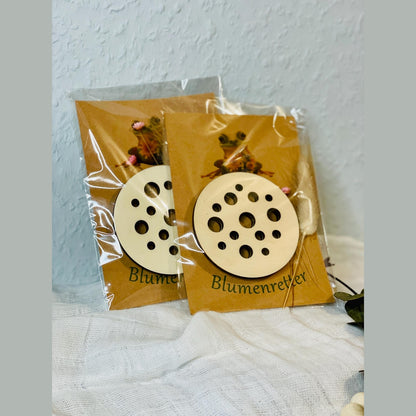 Blumenretter naturbelassen aus Holz nett verpackt passend für Glück Gläser Blumenretter Das Glückswerk
