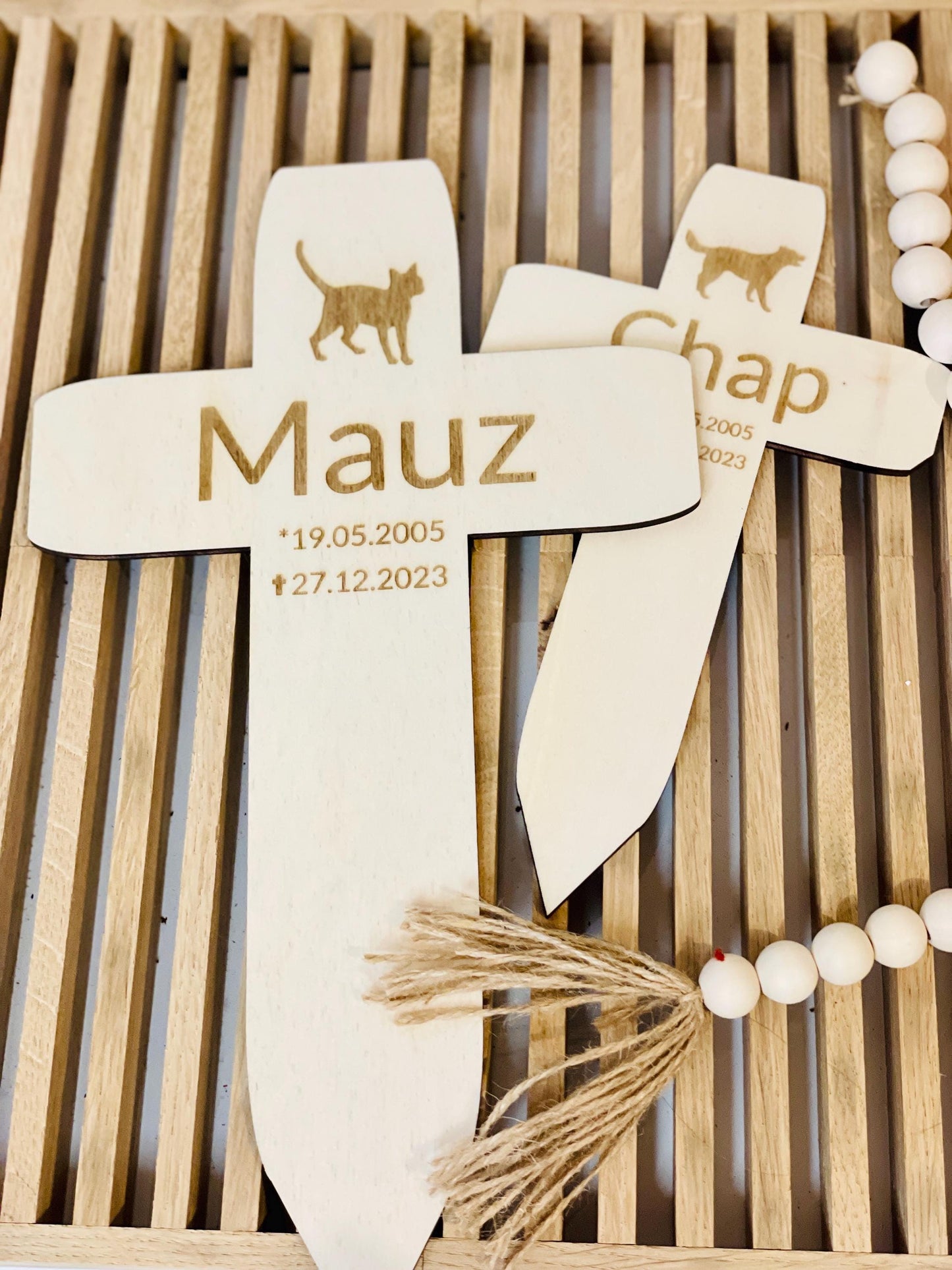 Trauerkreuz Haustierbestattung aus Holz, personalisiert mit Gravur, Gedenkzeichen für Hund und Katze, DasGlueckswerk, Tierfreunde, Grave Markers & Decoration, Holz