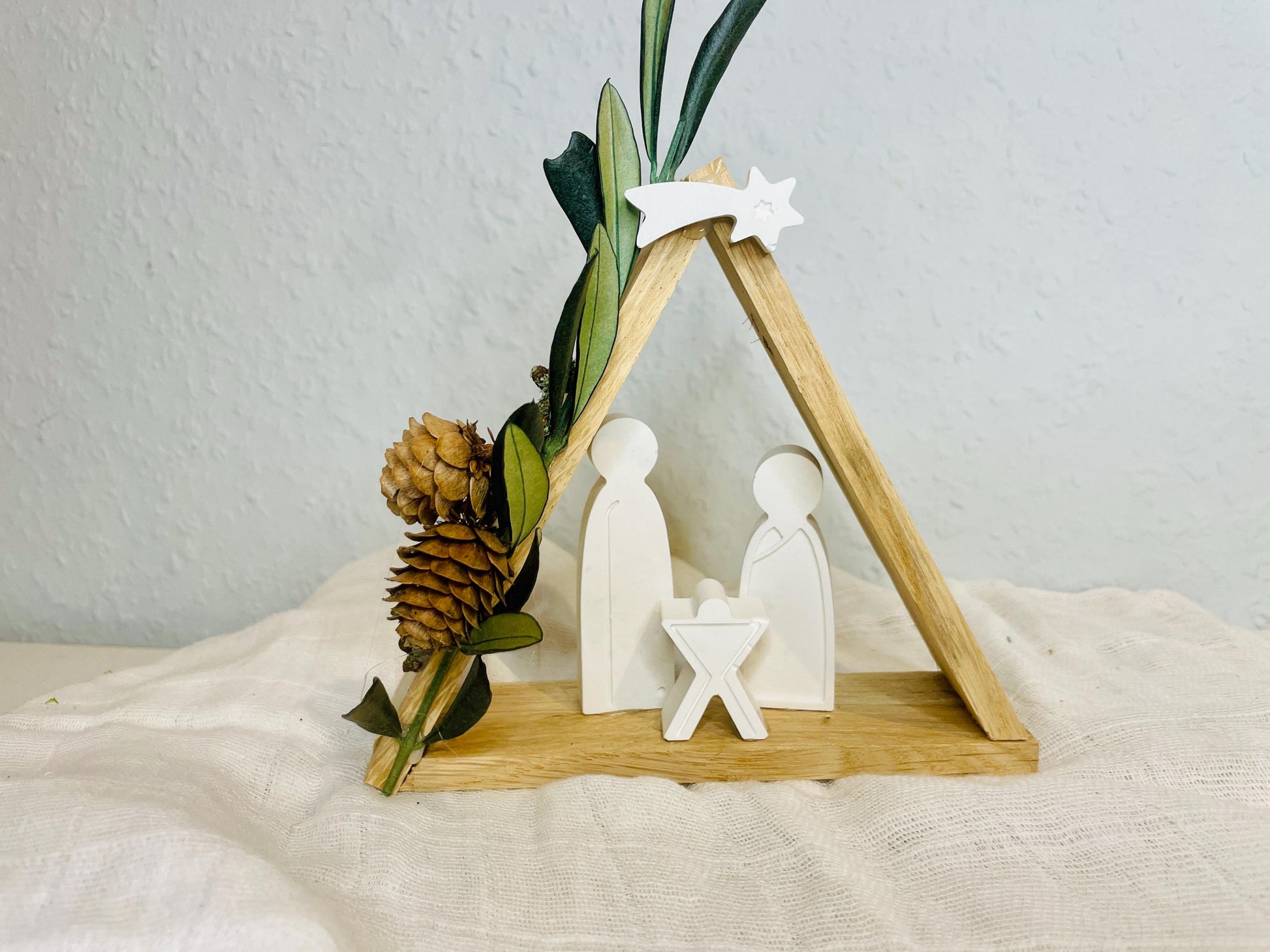 Krippe - weihnachtliche adventsdekoration mit Maria Josef Jesus Das Glückswerk