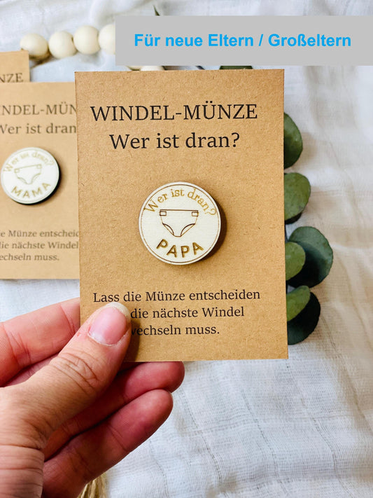Windelmünze – Gravierte Holzmünze für frischgebackene Eltern Geschenk Geburt Glückswerk