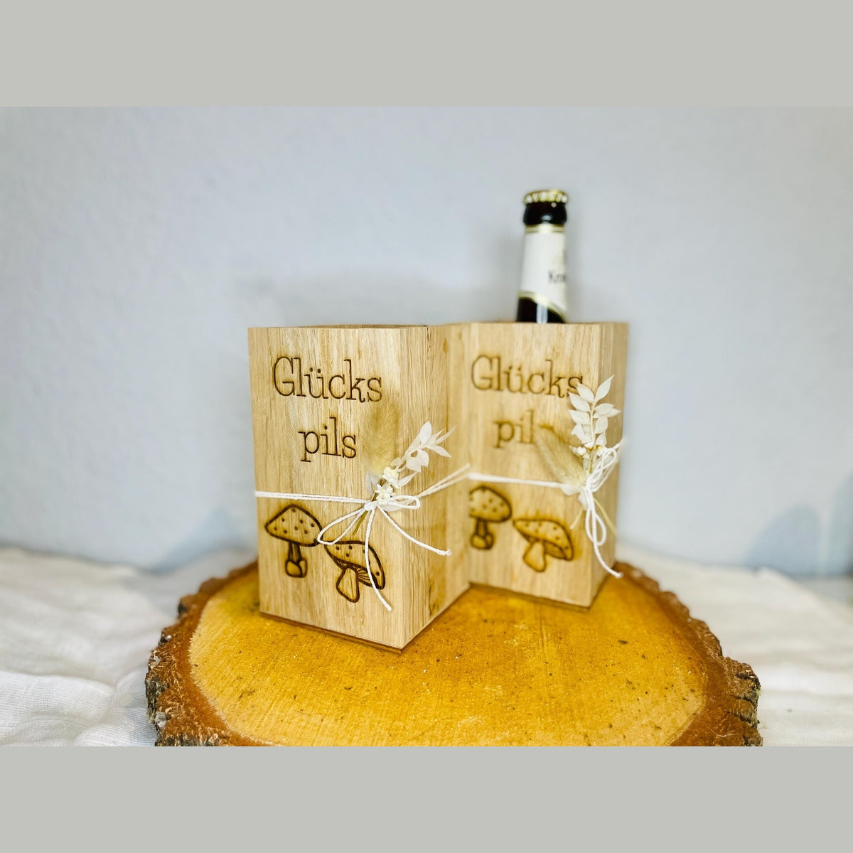 Flaschenbox aus Holz mit Gravur “Glückspilz” Flaschenbox Das Glückswerk