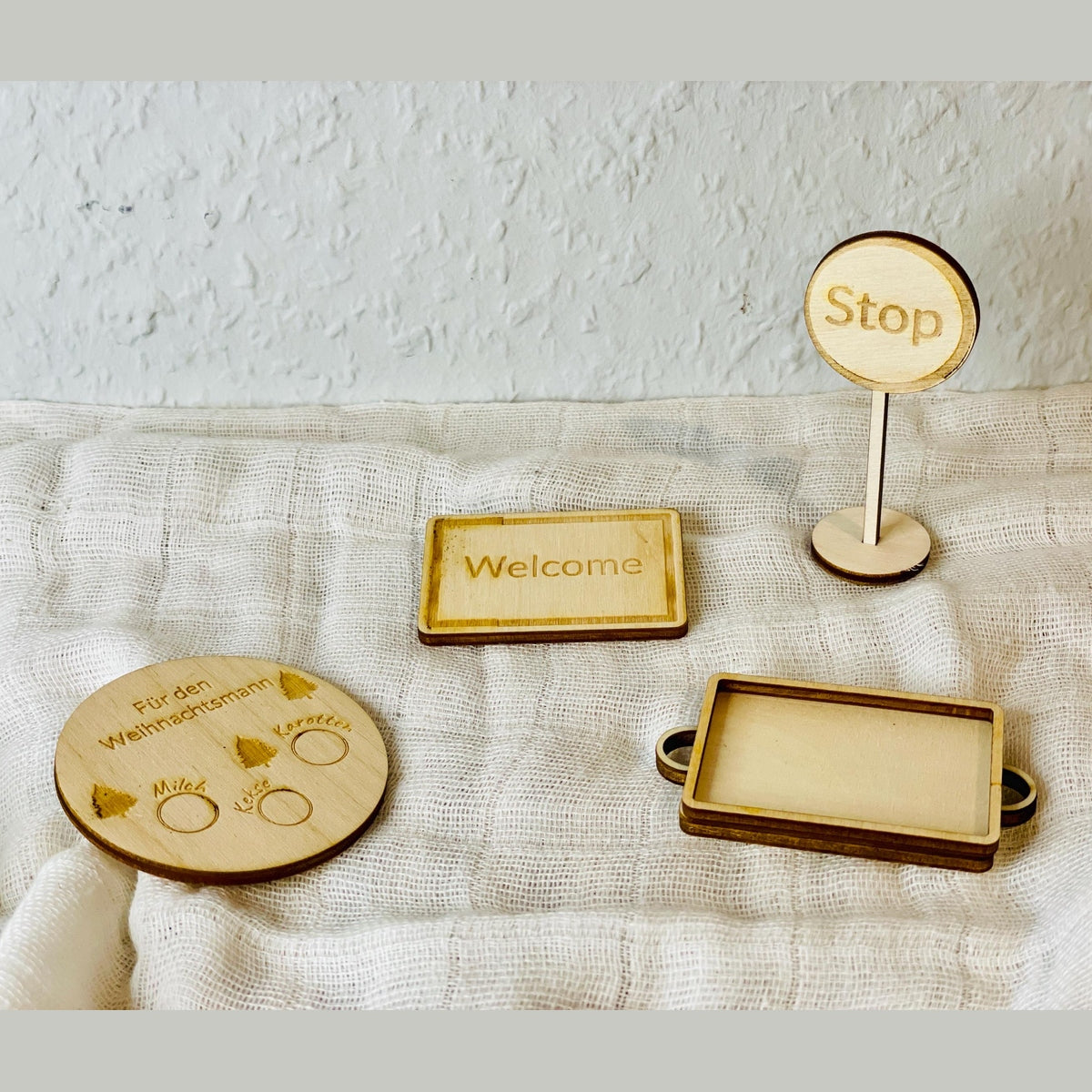 Wichtel Ornamente aus Holz - Wichteltür und Türschild Baustelle Tisch Stuhl Aufsteller Das Glückswerk