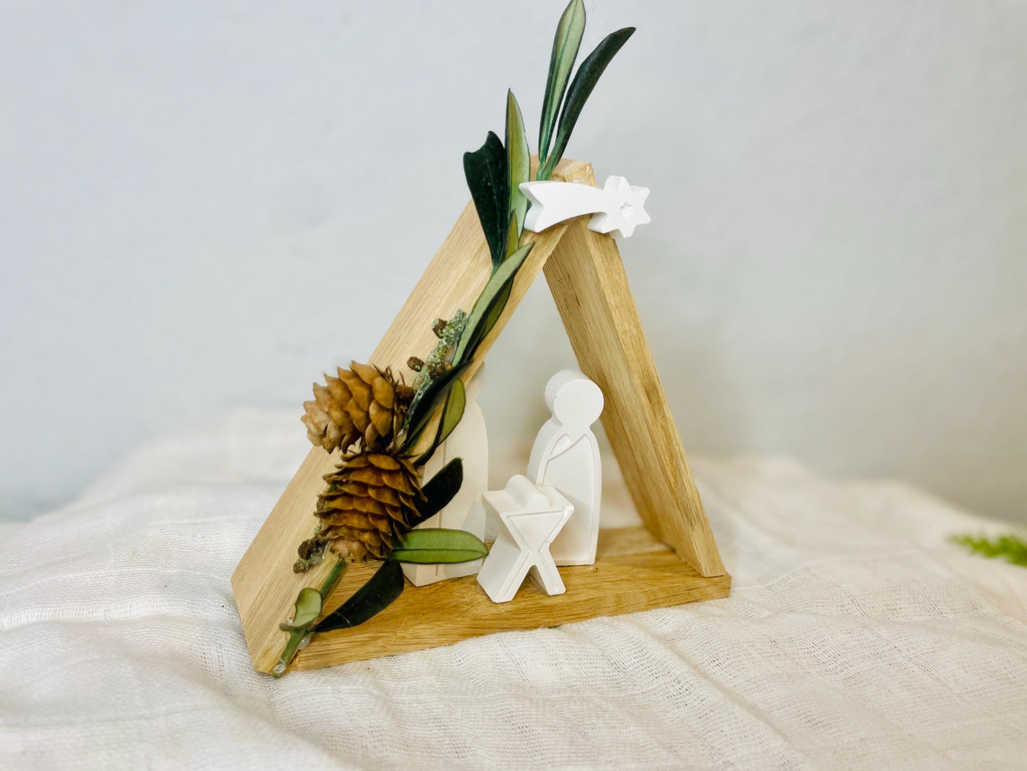 Krippe - weihnachtliche adventsdekoration mit Maria Josef Jesus Das Glückswerk