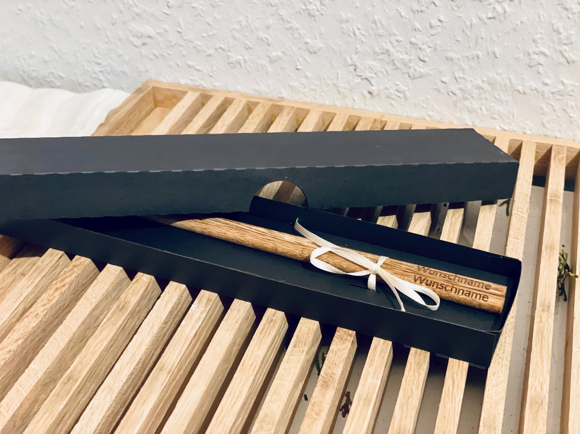 Essstäbchen personalisiert aus Holz, mit Wunschgravur in Geschenkbox, für Sushi und Nudeln, DasGlueckswerk, Hochzeit & Liebe, Chopsticks, Holz, Pappe