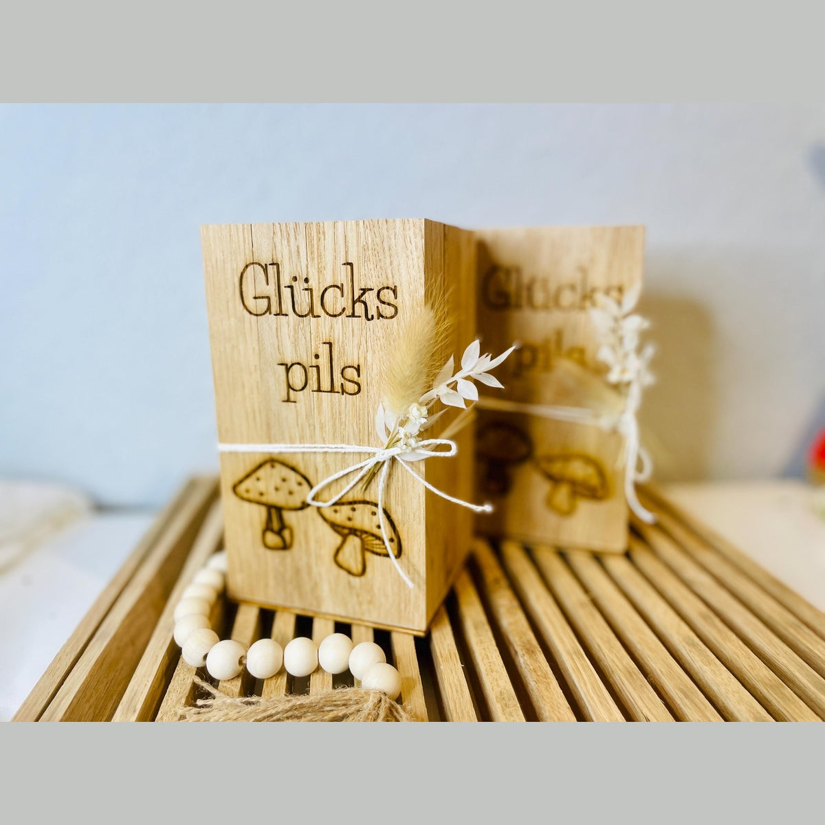 Flaschenbox aus Holz mit Gravur “Glückspilz” Flaschenbox Das Glückswerk