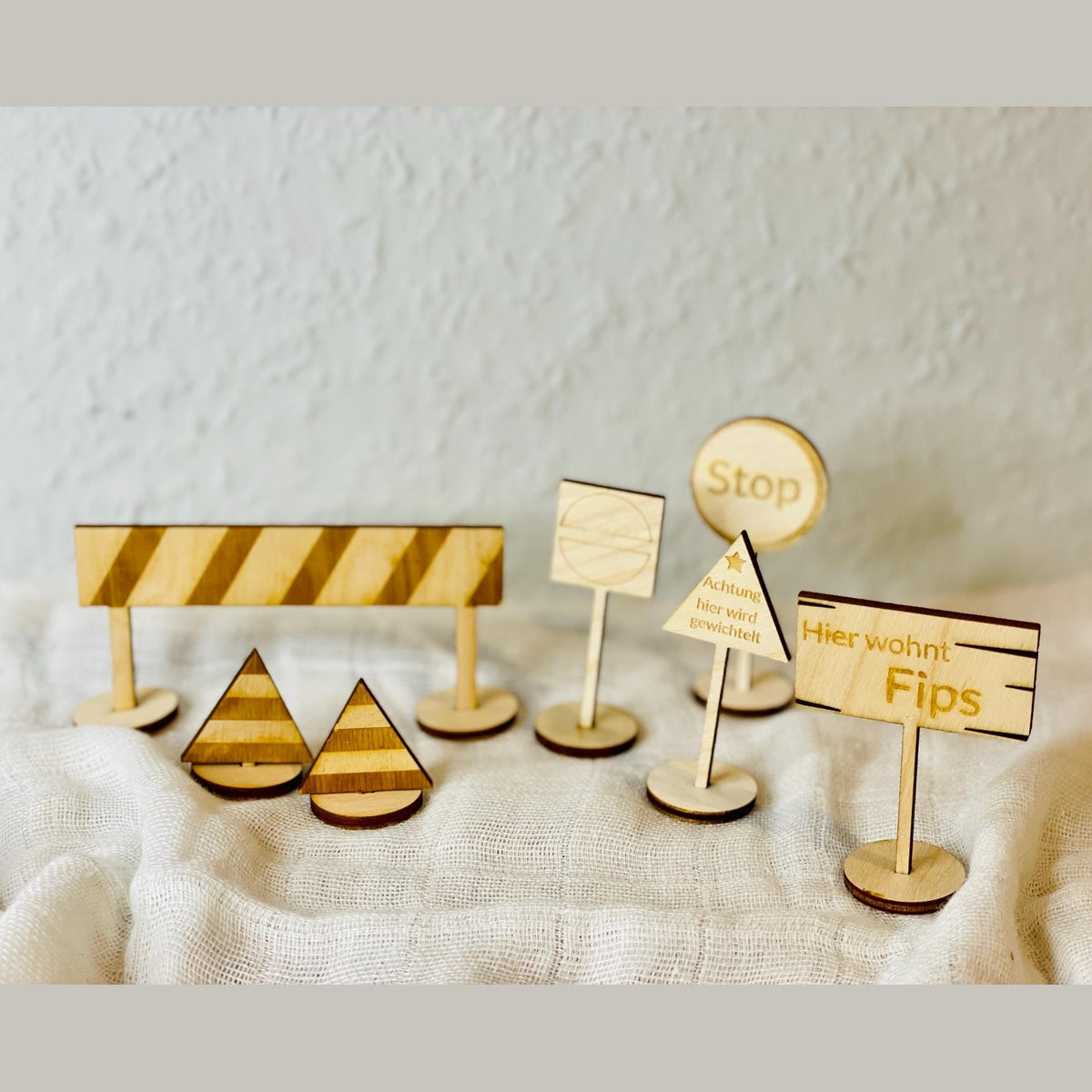 Wichtel Ornamente aus Holz - Wichteltür und Türschild Baustelle Tisch Stuhl Aufsteller Das Glückswerk