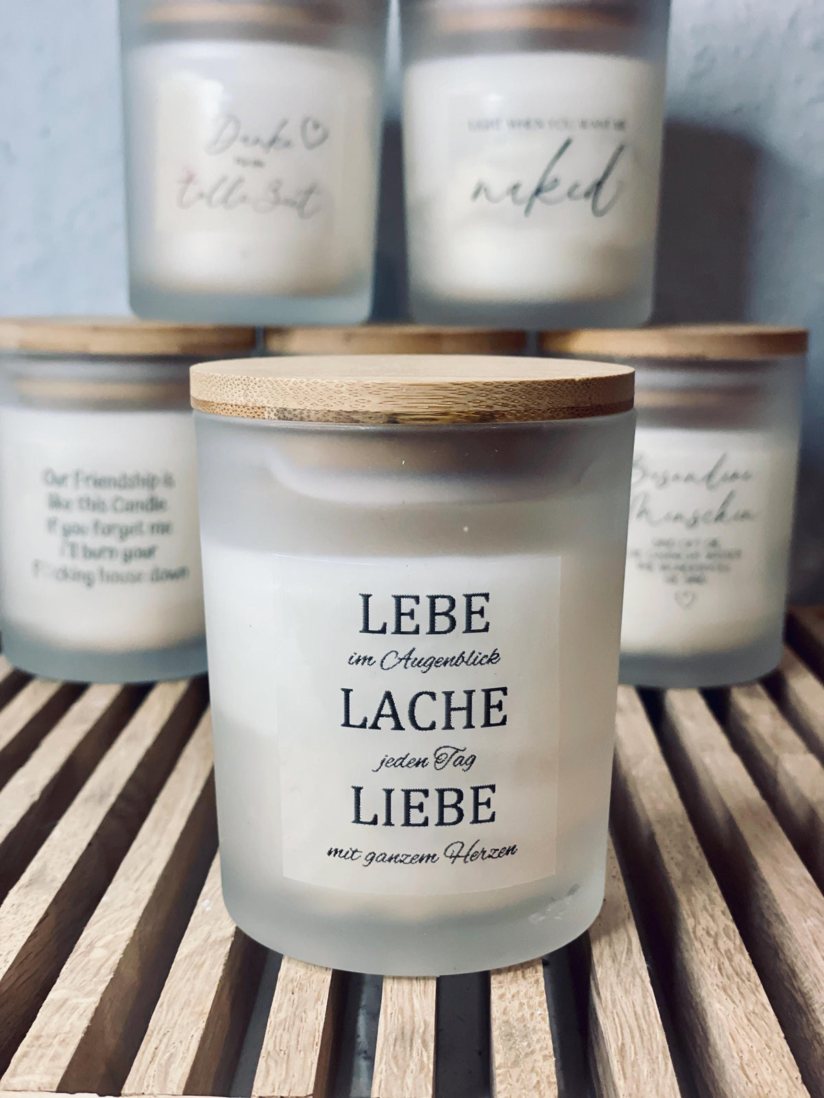 Handgemachte Sojawachs Kerze im Glas mit aholzdeckel und Aufschrift lebe im Augenblick, lache jeden Tag und liebe von ganzem herzen, DasGlueckswerk, Dekoration, Container Candles, Soya, Glas, Holz