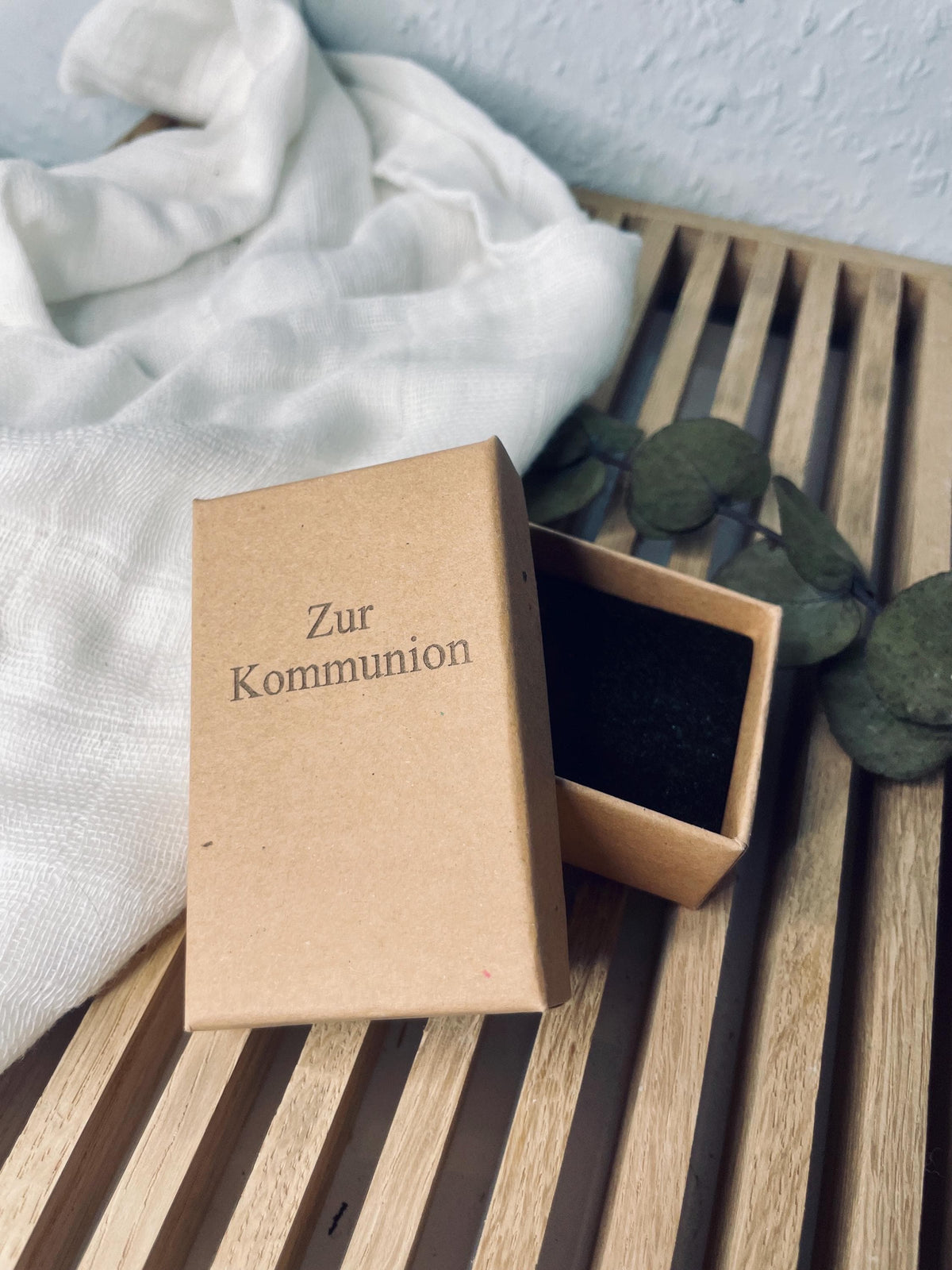 Kreuz Halskette schwarz mit Gravur, personalisiertes Schmuckgeschenk, Kommunion Taufe, DasGlueckswerk, Geburt & Baby, Charm Necklaces, obsidian