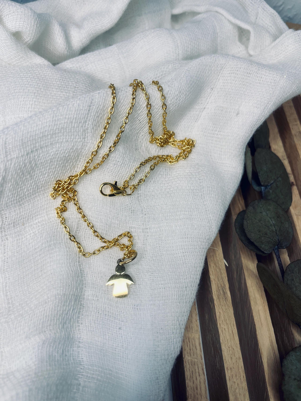 Halskette Engelsanhänger, graviertes Schmuckkästchen, Geschenk Taufe Geburtstag personalisiert, DasGlueckswerk, Personalisierte Geschenk, Charm Necklaces, 