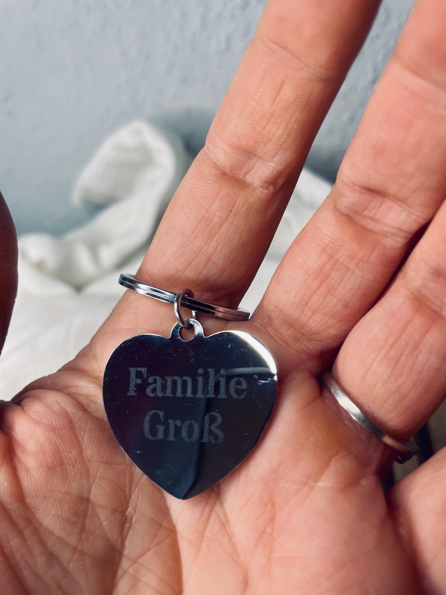Personalisiertes schlüsselanhänger in Herz Form aus Metall mit Wunschgravur