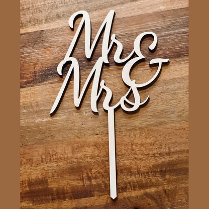 Cake topper mit "mr & Mrs" aus Holz für die Hochzeitstorte cake Topper Das Glückswerk
