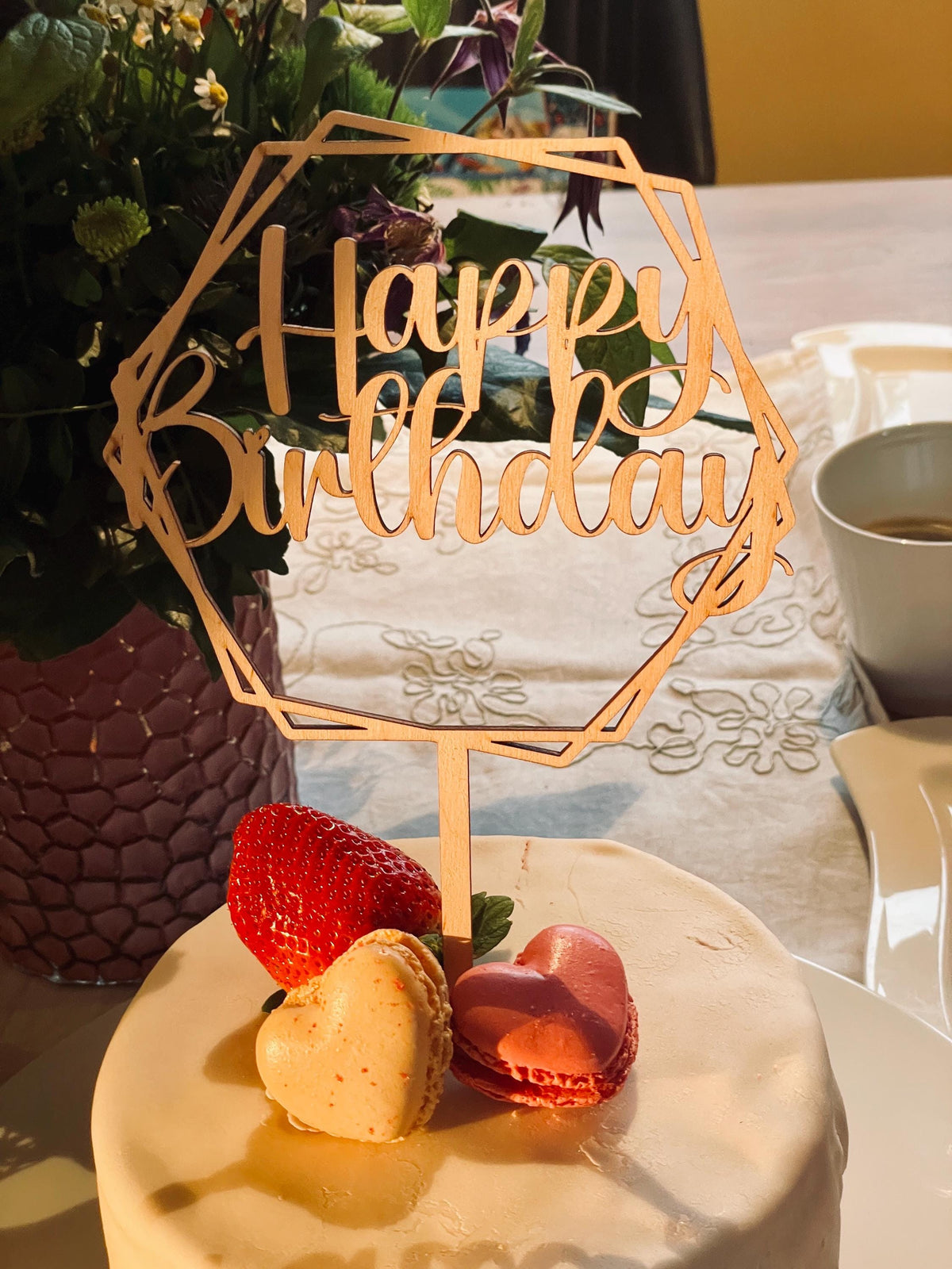 Cake Topper Happy Birthday Nahaufnahme Schriftzug