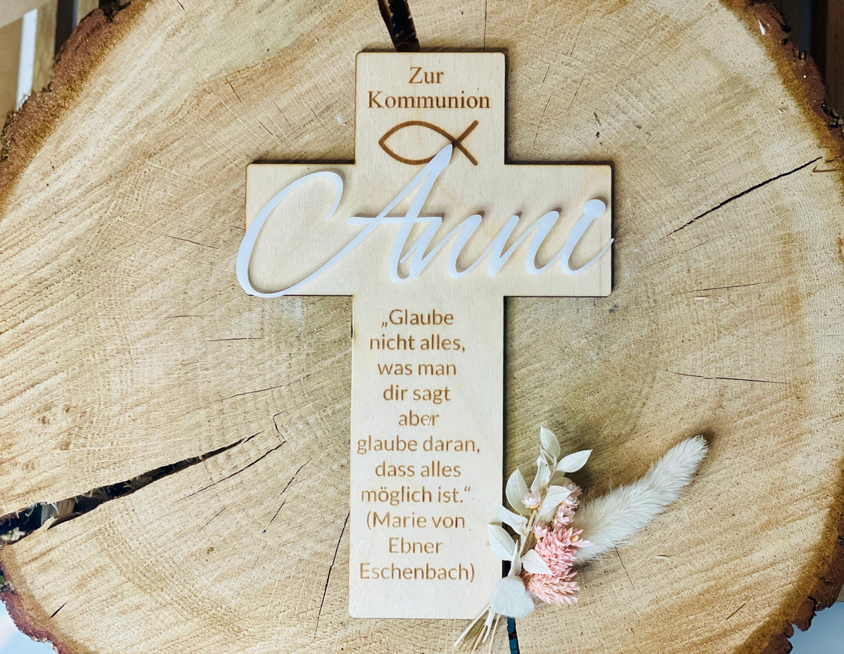 Kreuz Taufe Kommunion mit Namen „Anni“ auf Holz-Baumscheibe