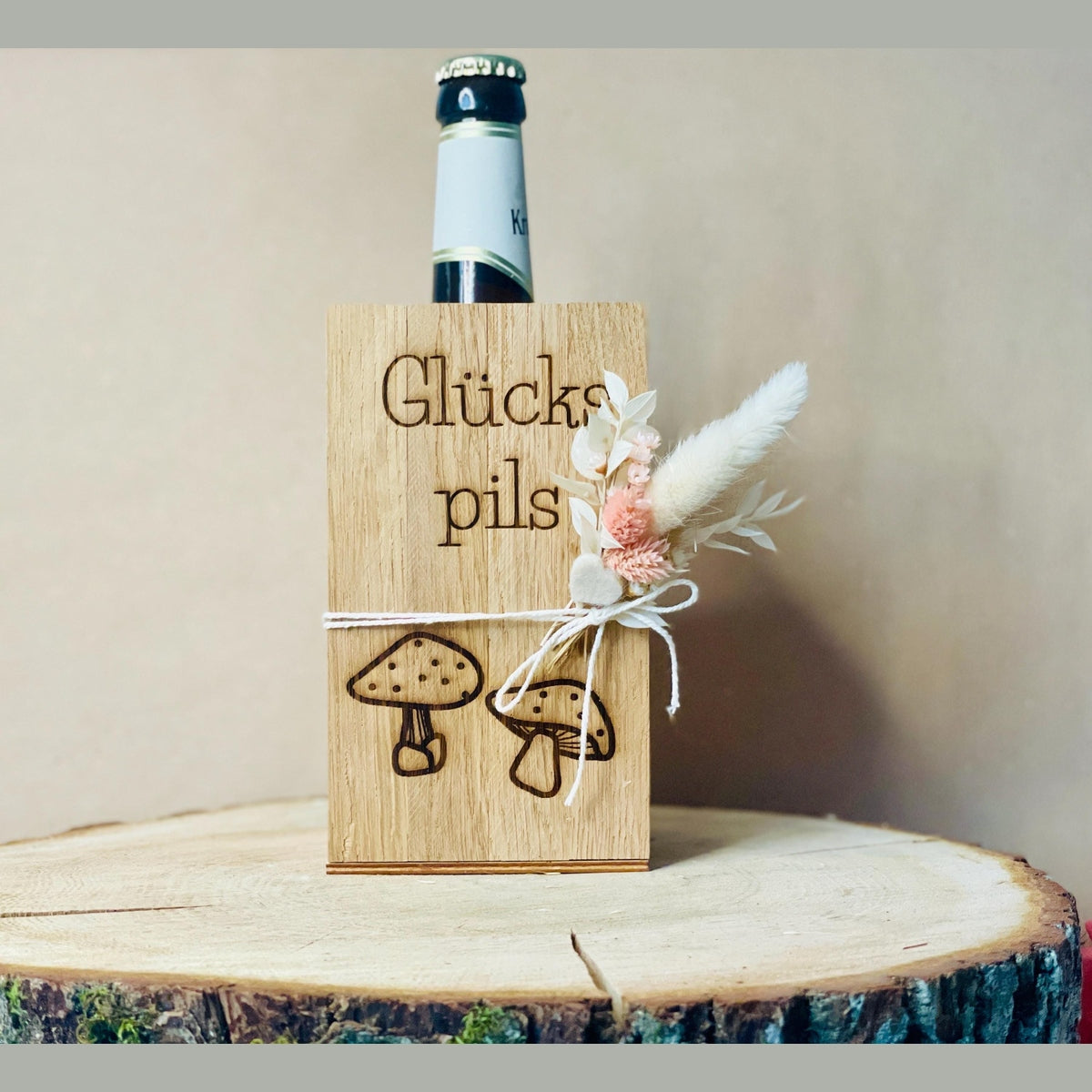 Flaschenbox aus Holz mit Gravur “Glückspilz” Flaschenbox Das Glückswerk