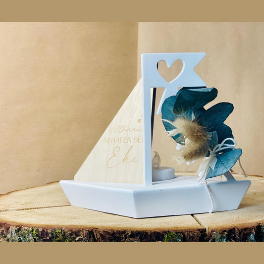 Teelichthalter Boot mit Segeln aus Raysin und Holz als Geschenk zur Ehe / Hochzeitsgeschenk teelichthalter Das Glückswerk