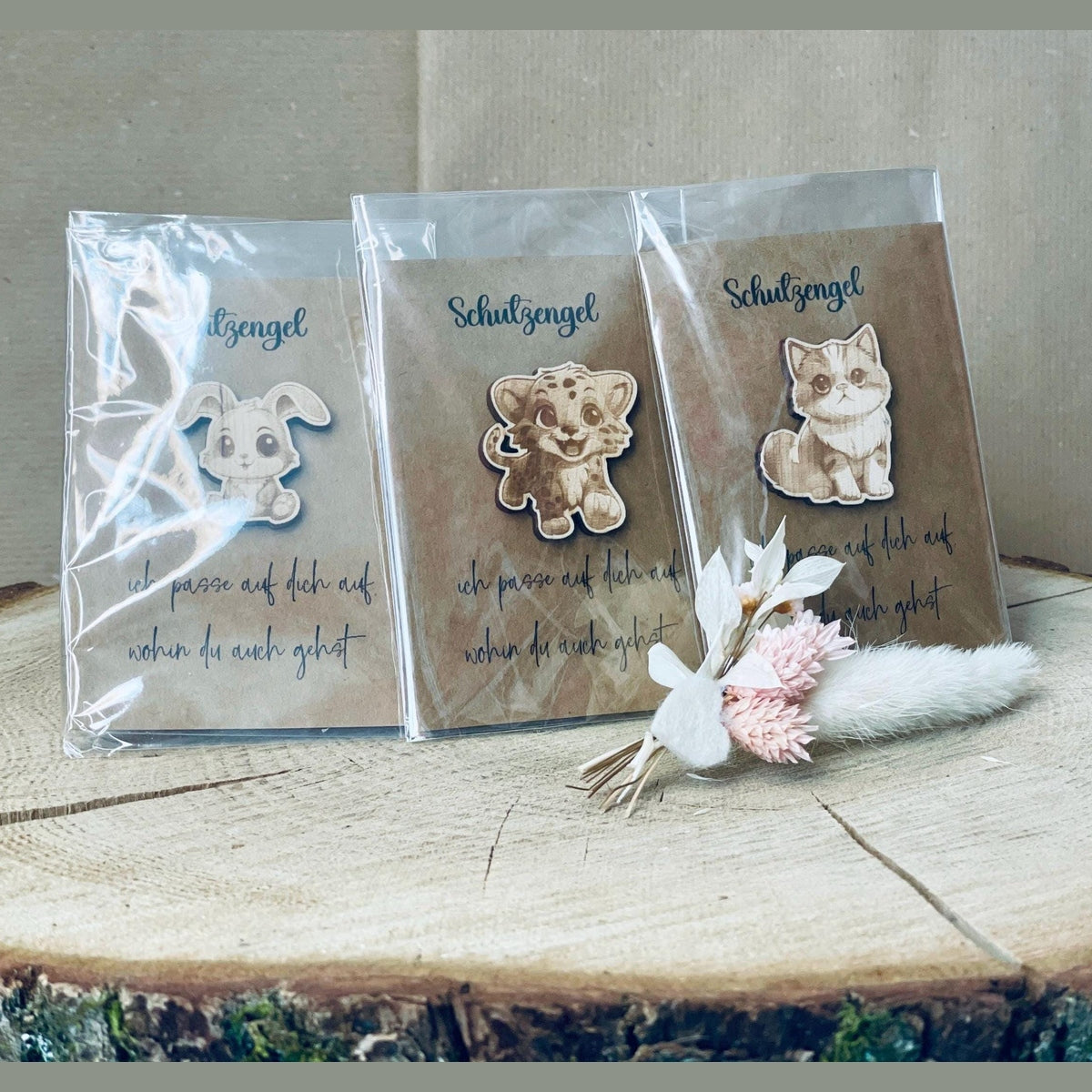 Taschenumarmung Glücksbringer mit Tier aus Holz Taschenwärmer Das Glückswerk