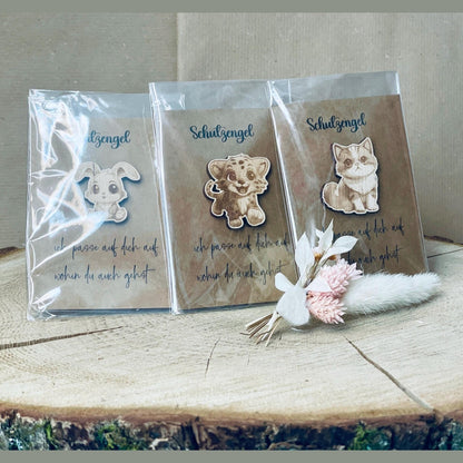 Taschenumarmung Glücksbringer mit Tier aus Holz Taschenwärmer Das Glückswerk