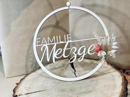 Türkranz Familienname Holz, runder Haustürkranz personalisiert, Geschenk Einzug Housewarming, DasGlueckswerk, Hochzeit & Liebe, Door Hangers, Türkranz Name, Runder Holzkranz, Kranz personalisiert, Haustürkranz Holz, Geschenk Einzug, Geschenk Umzug, Geschenk Hochzeit, Gravur Familienname, Türdeko rustikal, Haustürschild Holz, Wohnungseinweihung, Geburtstag Familie, Kranz mit Gravur