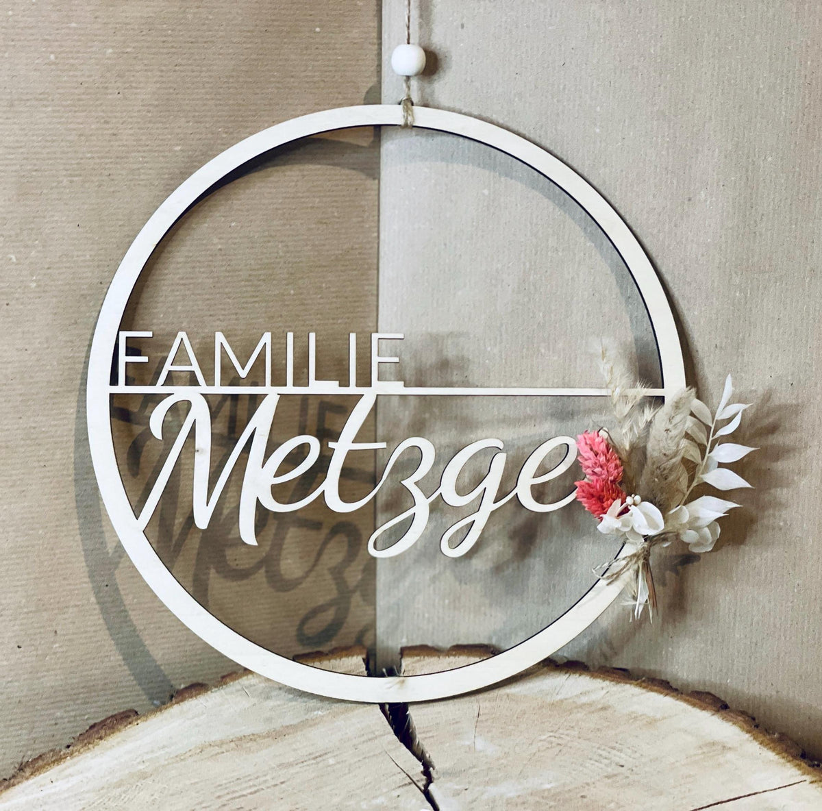 Türkranz Familienname Holz, runder Haustürkranz personalisiert, Geschenk Einzug Housewarming, DasGlueckswerk, Hochzeit & Liebe, Door Hangers, Türkranz Name, Runder Holzkranz, Kranz personalisiert, Haustürkranz Holz, Geschenk Einzug, Geschenk Umzug, Geschenk Hochzeit, Gravur Familienname, Türdeko rustikal, Haustürschild Holz, Wohnungseinweihung, Geburtstag Familie, Kranz mit Gravur