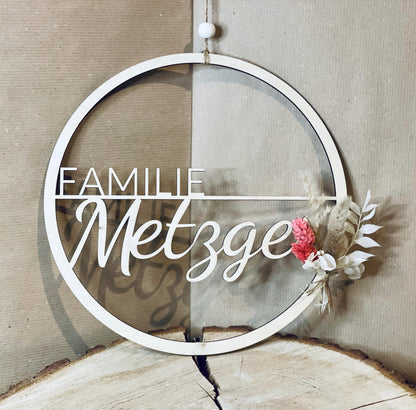Türkranz Familienname Holz, runder Haustürkranz personalisiert, Geschenk Einzug Housewarming, DasGlueckswerk, Hochzeit & Liebe, Door Hangers, Türkranz Name, Runder Holzkranz, Kranz personalisiert, Haustürkranz Holz, Geschenk Einzug, Geschenk Umzug, Geschenk Hochzeit, Gravur Familienname, Türdeko rustikal, Haustürschild Holz, Wohnungseinweihung, Geburtstag Familie, Kranz mit Gravur