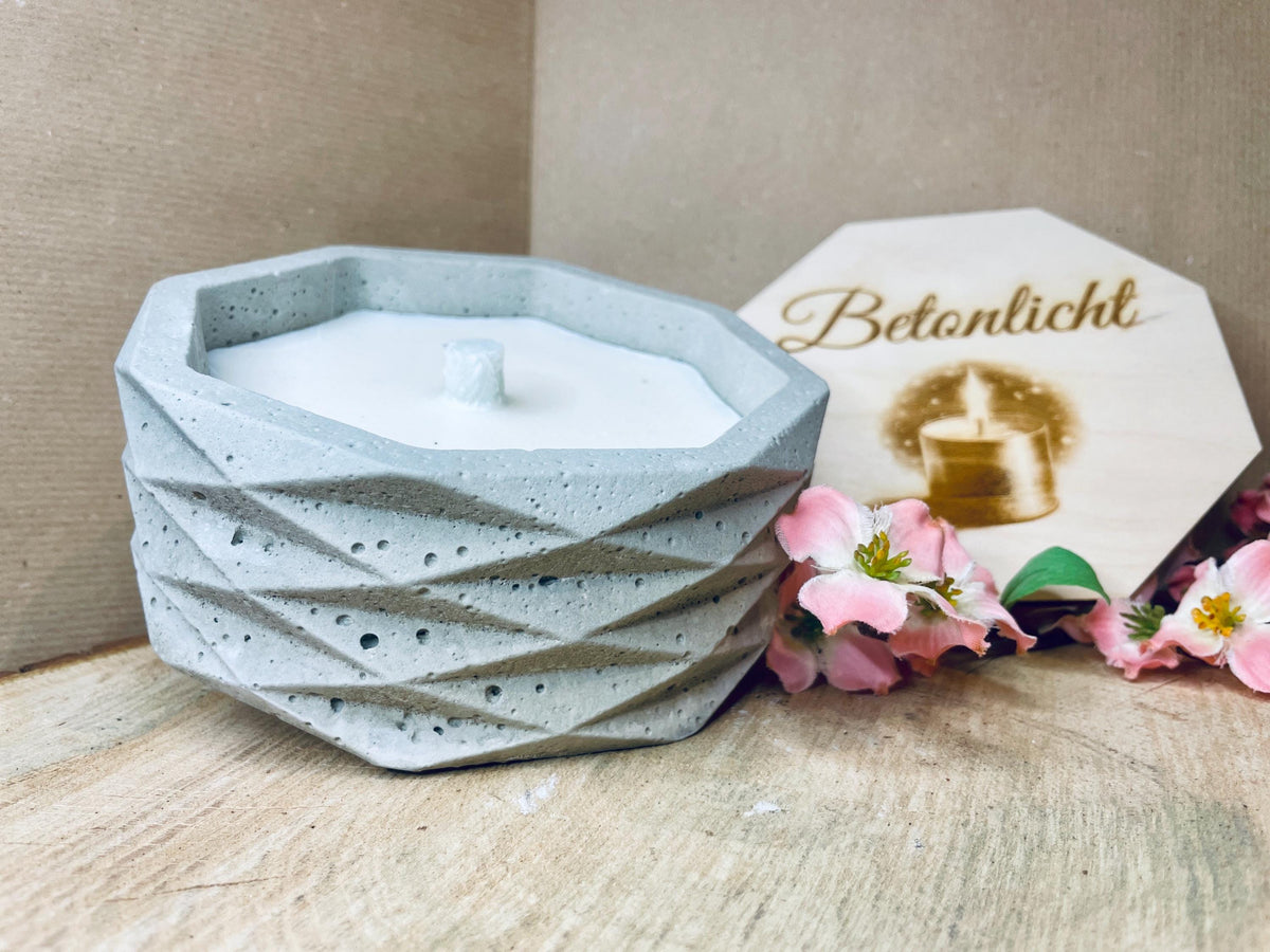 Moderne Betonkerze mit Holzdeckel als Einzugsgeschenk
