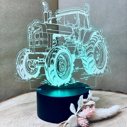 Nachttischlampe mit buntem LED Licht in Trecker Form, personalisieren möglich Nachtlicht Das Glückswerk