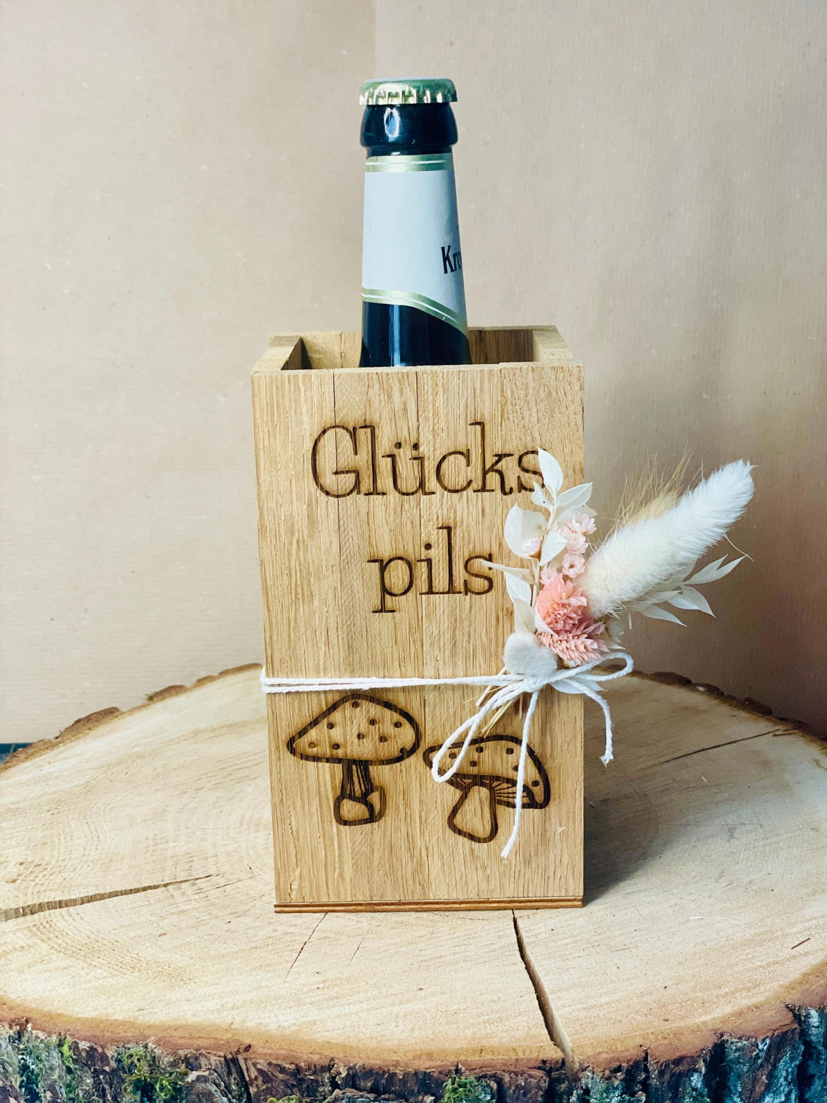 Flaschenbox aus Holz mit Gravur “Glückspilz” (Produktfoto 6 von 7)