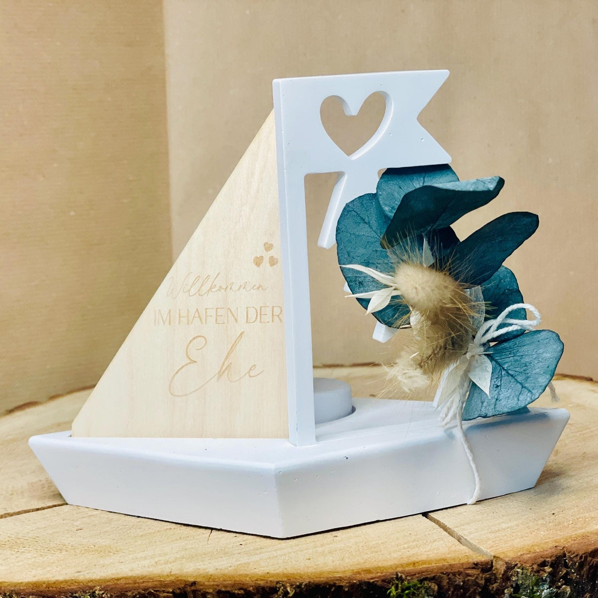 Teelichthalter in Boot-Form mit Gravur, ideal als Geschenk zur Taufe, Kommunion oder Konfirmation: "herzliche Segenswünsche" gravur Teelichhalter Das Glückswerk