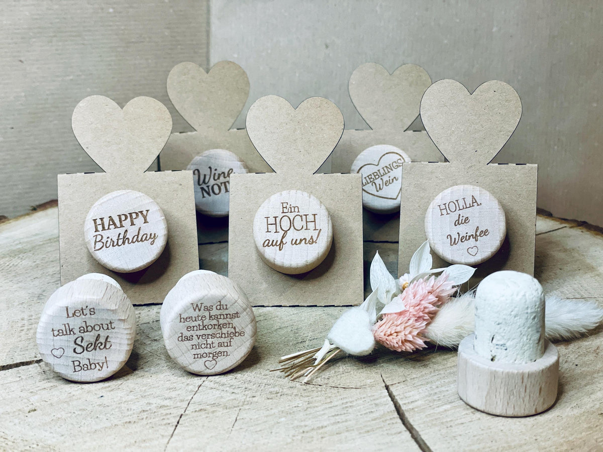 Weinkorken Gravur Tischdeko, dekorativer Holzkorken für Flaschen, Geschenk Hochzeit, DasGlueckswerk, Küche & Genuss, Bottle Stoppers, 