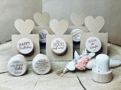 Weinkorken Gravur Tischdeko, dekorativer Holzkorken für Flaschen, Geschenk Hochzeit, DasGlueckswerk, Küche & Genuss, Bottle Stoppers, 