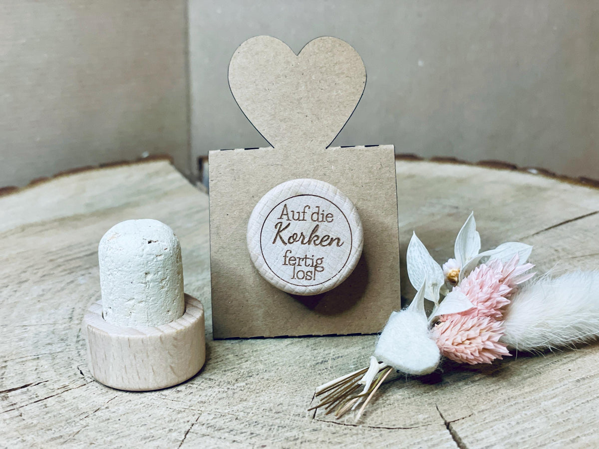 Weinkorken Gravur Tischdeko, dekorativer Holzkorken für Flaschen, Geschenk Hochzeit, DasGlueckswerk, Küche & Genuss, Bottle Stoppers, 