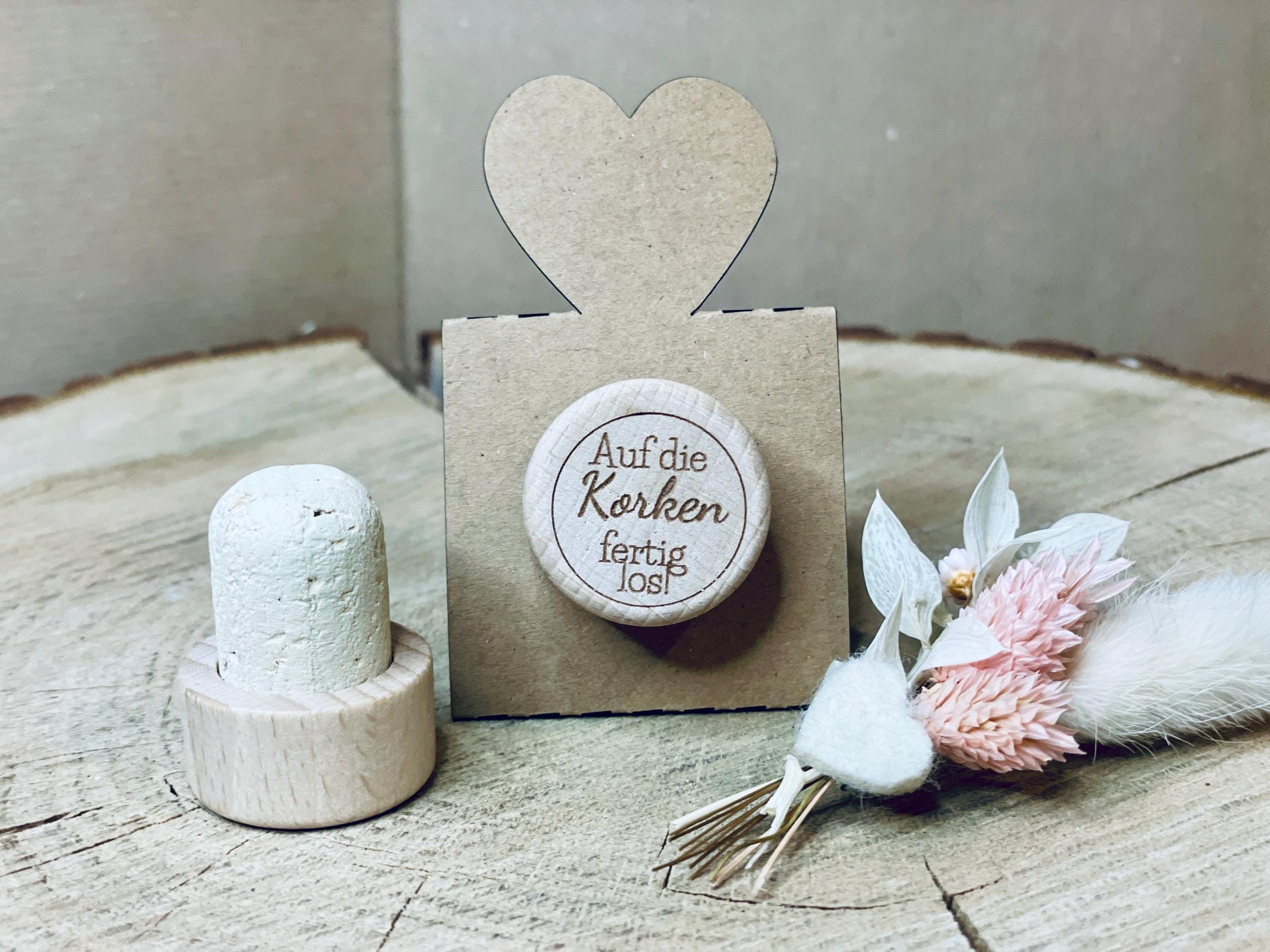 Weinkorken Gravur Tischdeko, dekorativer Holzkorken für Flaschen, Geschenk Hochzeit, DasGlueckswerk, Küche & Genuss, Bottle Stoppers, 