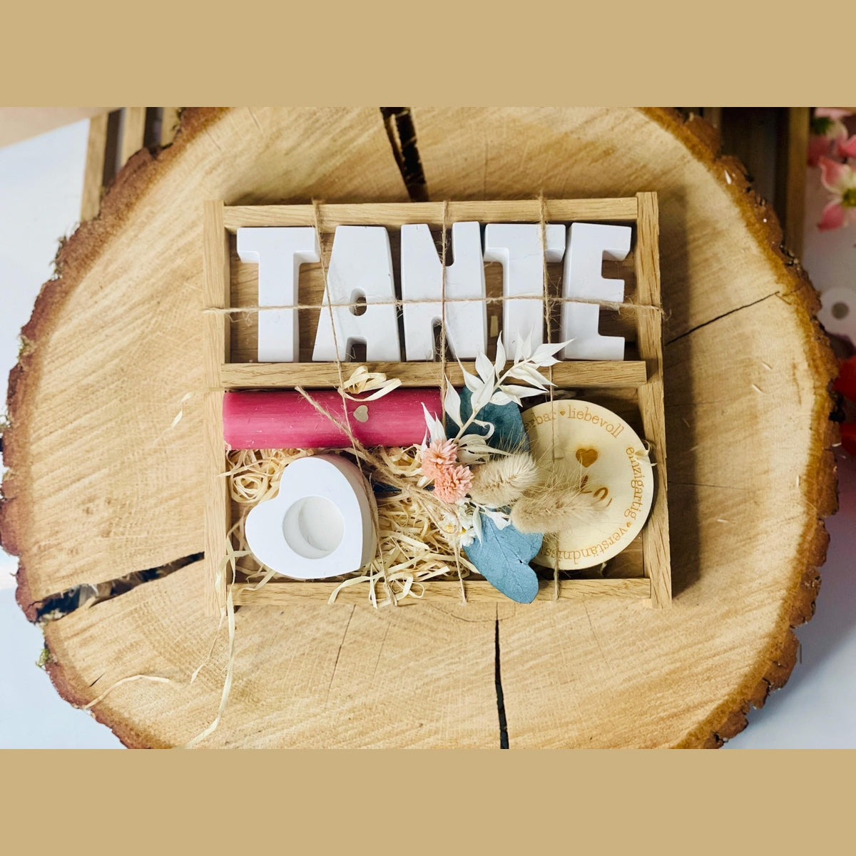 Geschenkset „Tante“ mit Kerze, Buchstaben, Plakette aus Holz, Kerzenständer und Trockenblumen Geschenkset Das Glückswerk
