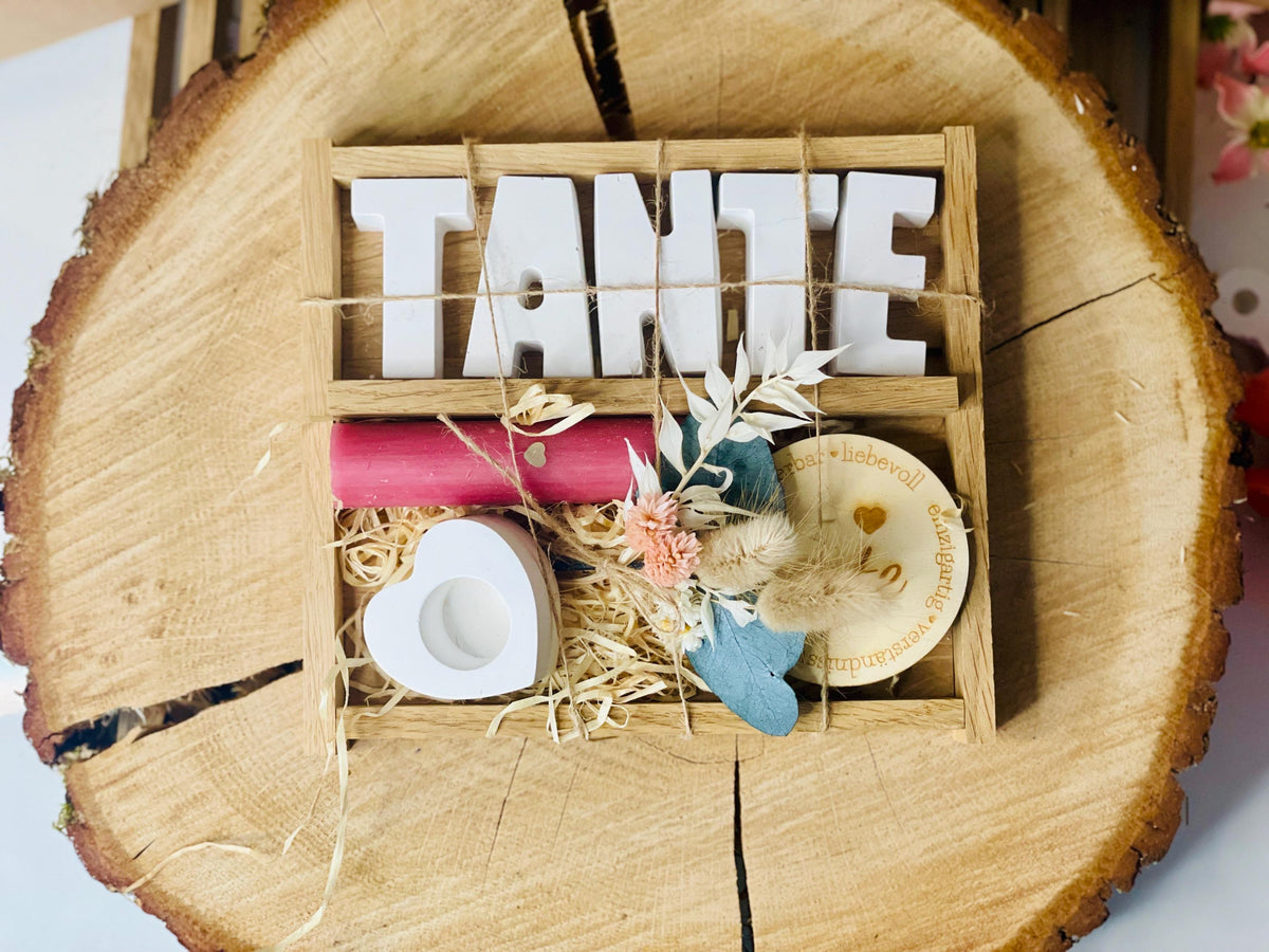 Geschenkset Tante mit graviertem Holzkreis und Trockenblumen