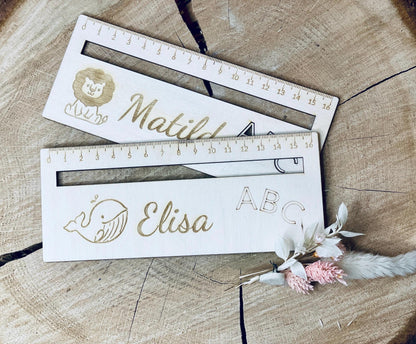 Lesehilfe Tiermotiv Löwe Kuh, SVG Laserdatei mit Lineal, Geschenk Kind, DasGlueckswerk, Digitale Laserdateien, Learning & School, Holz