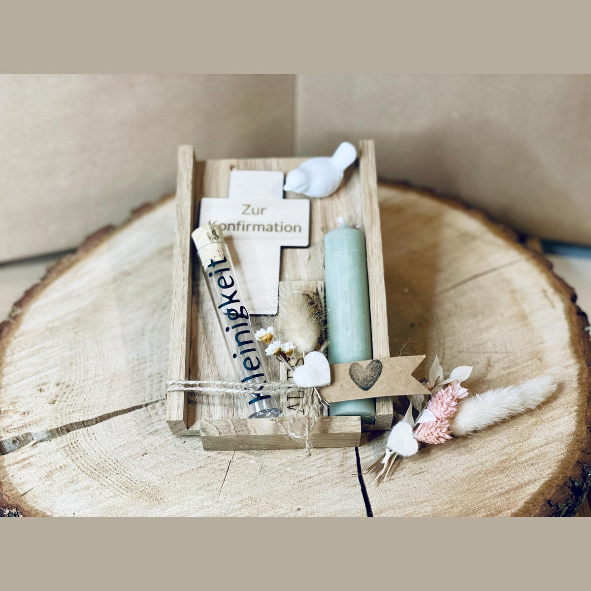 Christliches Geschenkset zur Kommunion mit Kerze, Fisch und personalisiertem Kreuz aus holz mit Röhrchen für Geldgeschenk "Wunscherfüller" Geschenkset Das Glückswerk
