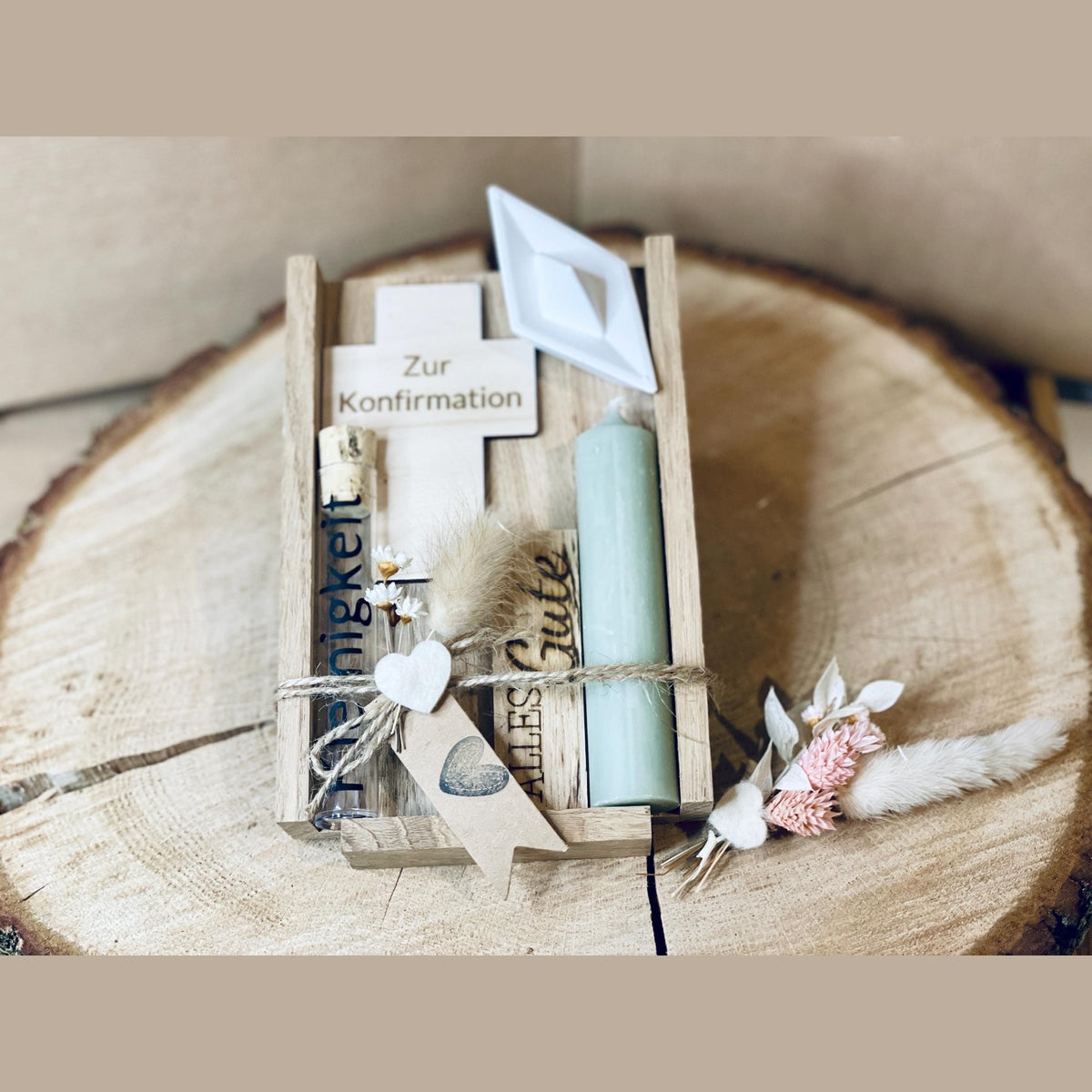 Christliches Geschenkset zur Kommunion mit Kerze, Fisch und personalisiertem Kreuz aus holz mit Röhrchen für Geldgeschenk "Wunscherfüller" Geschenkset Das Glückswerk
