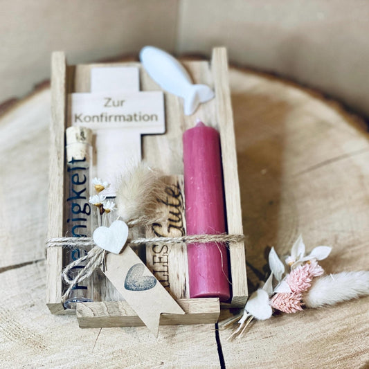 Christliches Geschenkset zur Kommunion mit Kerze, Fisch und personalisiertem Kreuz aus holz mit Röhrchen für Geldgeschenk "Wunscherfüller" Geschenkset Das Glückswerk